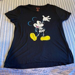 Super cute Mickey Mouse skeleton glow in the dark Disney tshirt ladies XXL (xl)